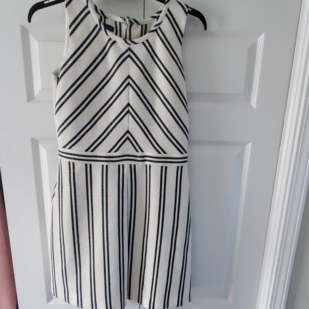 COVINGTON CREAM AND BLACK DRESS